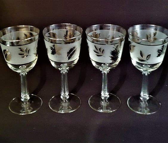 Vintage Libbey Silver lined frosted Wine Glass: Set of 4 Vintage Libbey Silver Lined frosted wine glasses