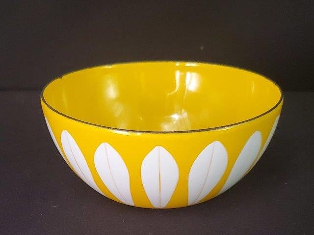 Cathrineholm Enamel Vintage Serving Bowl (1 of 3)