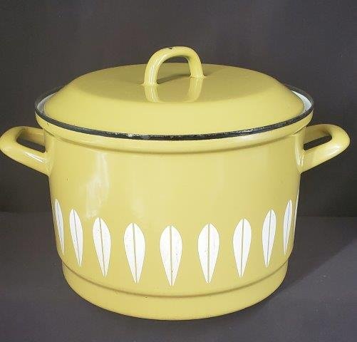Cathrineholm Enamel Vintage Green Stock Pot (1 of 3)