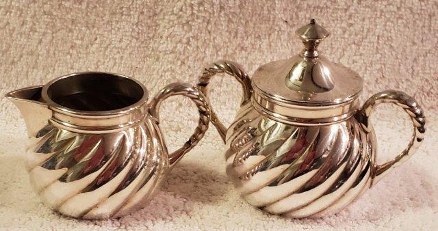 Roger Smith & Co Quadruple Silver Plated 888: Roger Smith & Co Quadruple Silver Plated 888 Sugar and Creamer Made in Meriden, CT