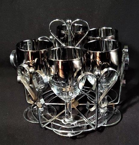 Vintage mid century Dorothy Thorpe silver fade wine: Vintage mid century set of five Dorothy Thorpe silver fade white wine glasses in vintage metal carrying caddy
