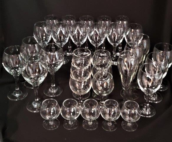 Pier 1 Glasses total of 32 glasses: Pier 1 Glasses total of 32 glasses