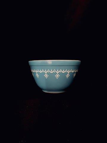 Vintage Pyrex 401 Snowflake Blue Garland Bowl (1 of 2)