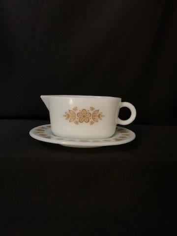Vintage Butterfly Gold Gravy Boat by Pyrex: This adorable vintage butterfly gold gravy boat with underplate by Pyrex is a perfect vintage condition