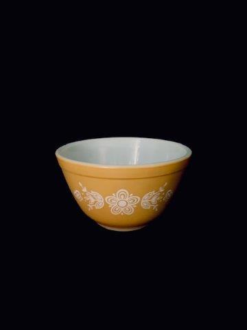 Vintage Pyrex 401 Butterfly Gold Mixing bowl: Iconic Pyrex butterfly gold mixing bowl #401. Measuring 3.25inches tall and 6inches in diameter, shows signs of use. Great everyday use kitchen piece