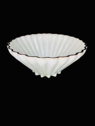 Vintage Anchor Hocking Large Fire King Milk Glass Bowl (1 of 2)