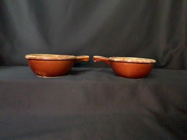Pair of two Vintage Hull French Onion Soup Crocks (1 of 2)