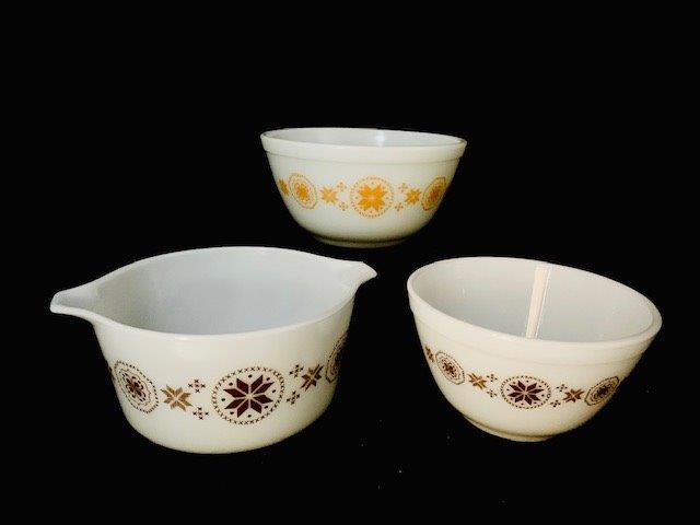 Snowflakes Falling on Pyrex (1 of 2)