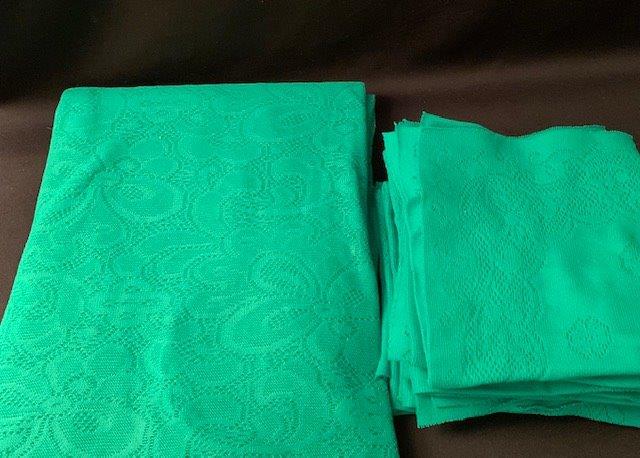 Vintage Evergreen Lace Table Cloth and napkin set (1 of 1)