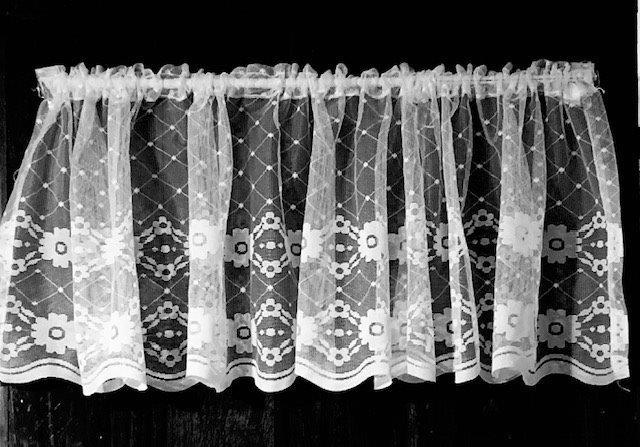 Single Vintage Lace Window Valance: Beautiful wingle panel lace window Valance to add that finishing touch over the sink in the kitchen or above in the bathroom window. 73 inches across left to right, 15 inches top to bottom.