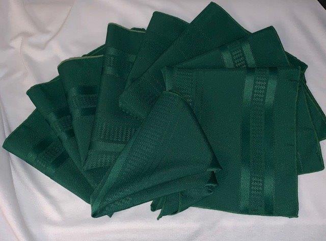 Set of 5 vintage evergreen Dinner Napkins: Set of 5 evergreen dinner napkins, lovely stitched fabric pattern, great for holidays