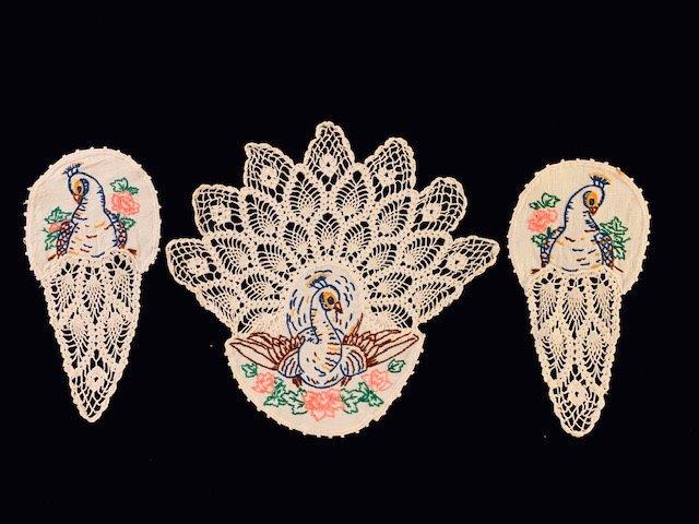 Vintage mid century unique Embroidered Linens (1 of 4)