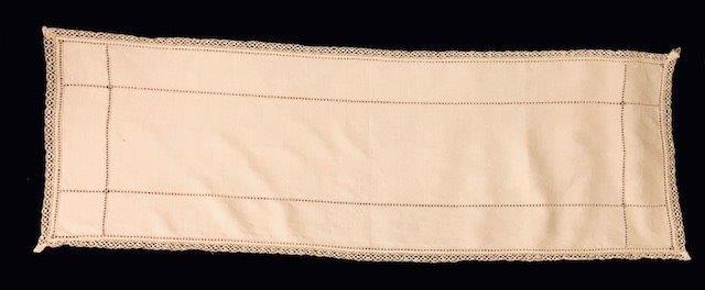 Vintage Table Runner with Lace Edged Ends (1 of 2)