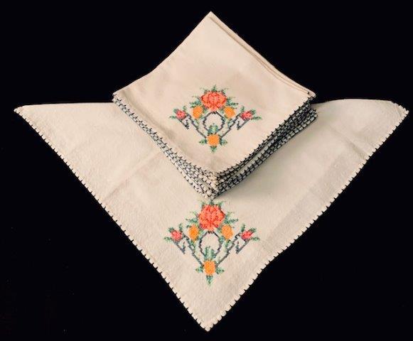 Embroidered set of 12 napkins (1 of 2)
