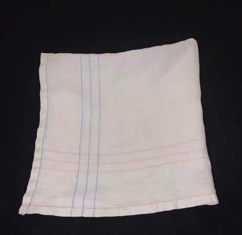Cheerful pastel Tablecloth: Simple and cheerful with green and pink, 34x34 inches
