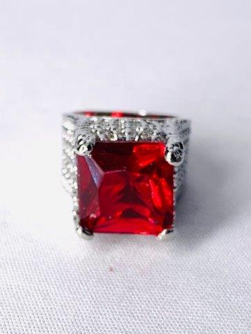 Gorgeous Ruby Rhinestone cocktail ring (1 of 2)