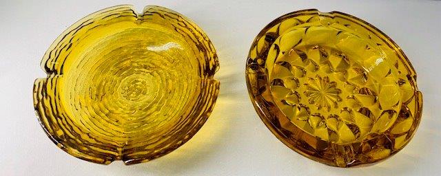 Pair of Mid Century Amber Glass Ashtrays: Excellent Vintage Condition