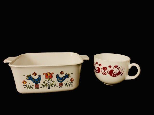 Vintage Corning ware Loaf Pan and Mug: Awesome Corning ware friendship pattern loaf pan with chicks and hens mug, circa 1975, P-4-13