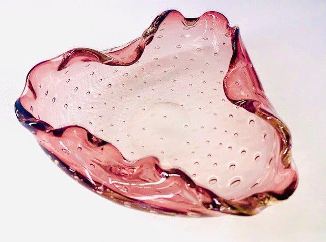 Vintage Mid Century Art Glass Ashtray: Gorgeous strawberry inspired art glass ashtray, 6 inches across