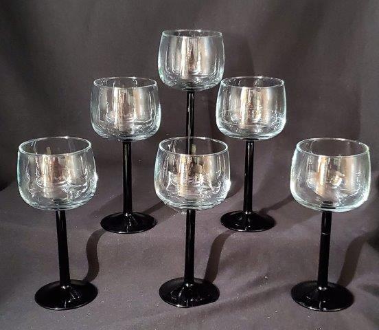 4 Black Stemmed Wine Glasses: Vintage wine glasses with black stem and base, 7.75 inches tall