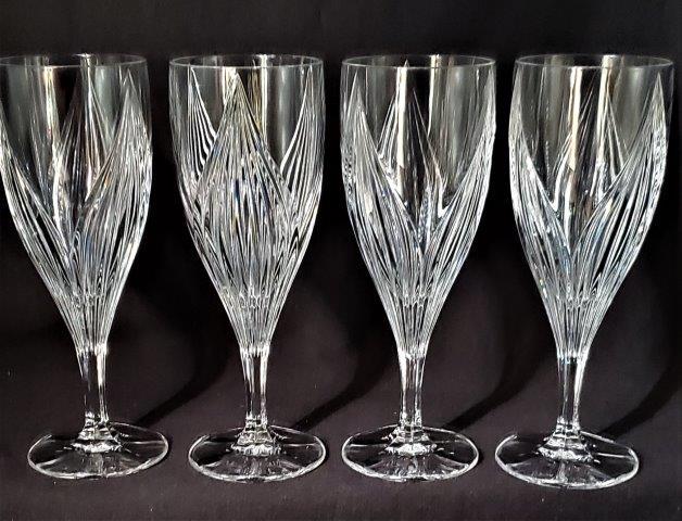 Vintage Mid Century Crystal Lotus Blossum Glasses: Beautiful 8.5 inch Vintage Mid Century Lotus Lead Crystal Wine Glasses.