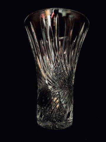 Shimmering Crystal Swirl Vase (1 of 2)