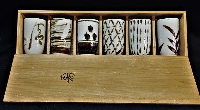 Six Ceramic Drinking Cups with Wooden Box: Six Ceramic Drinking Cups with Wooden Box
