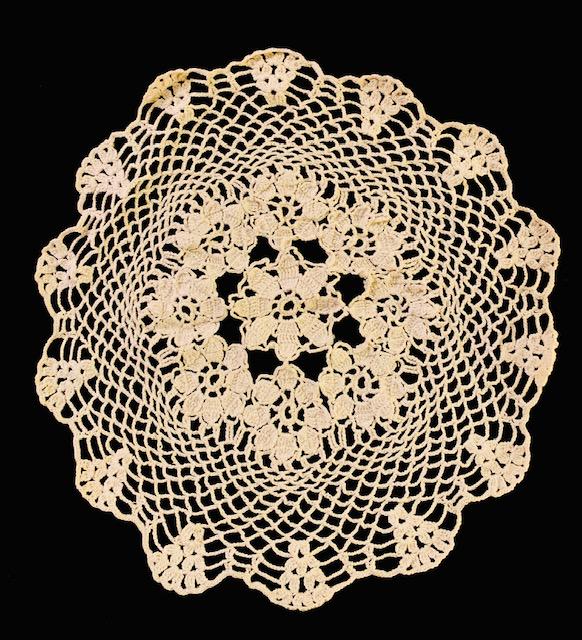 Gorgeous Crochet Lace Doily: Beautiful 17 inch diameter vintage hand crochet lace doily