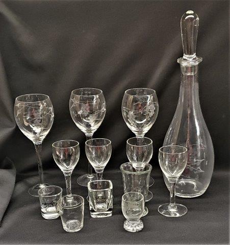 Wines Glass and Wine Decanter w/topper: Wines Glass and Wine Decanter w/topper