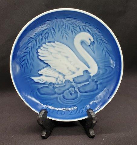 Copenhagen Porcelain 1976 Made in Denmark: Mors Day "Mother's Day" Plate replacements.com asking $80