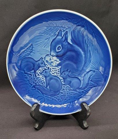 Copenhagen Porcelain 1977 Made in Denmark: Mors Day "Mother's Day" Plate replacements.com asking $80