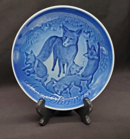 Copenhagen Porcelain 1979 Made in Denmark: Mors Day "Mother's Day" Plate replacements.com asking $80