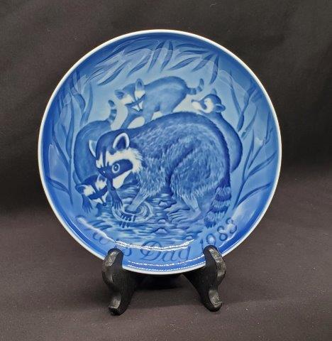 Copenhagen Porcelain 1983 Made in Denmark: Mors Day "Mother's Day" Plate replacements.com asking $80