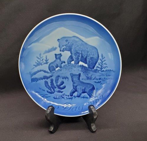 Copenhagen Porcelain 1985 Made in Denmark: Mors Day "Mother's Day" Plate replacements.com asking $80
