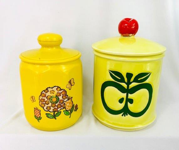 Pairing of Vintage Kitchen Coasters: Two awesome yellow vintage kitchen coasters 7 3/4 inches and 9 inches in diameter.