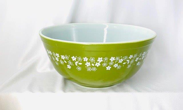 Vintage Pyrex Spring Blossom Mixing Bowl: Pyrex 403 mixing bowl in Spring Blossom Pattern