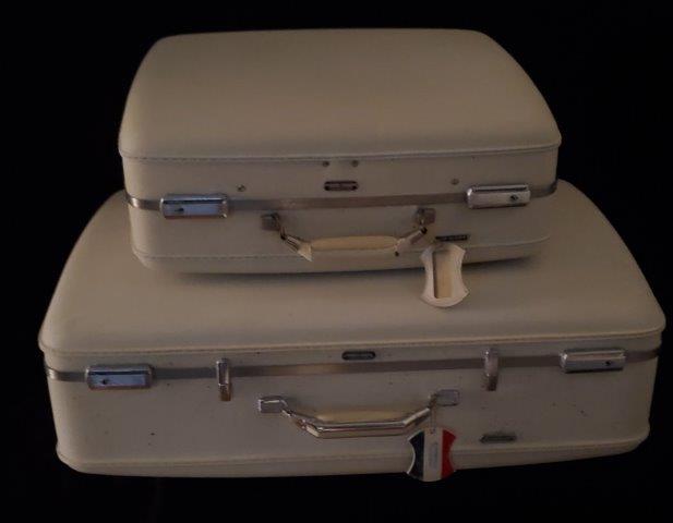 American Touristed White Luggage Suitcase Set of 2: Vintage 1950's - 1960's American Touristed White Luggage Suitcase the Larger one size is 30" x 19" x 9" Smaller on size is 20" x 18" x 7"