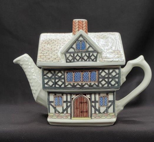 Vintage Sadler Tudor House Tea Pot: Sadler Tudor House Tea Pot 6" x 8"