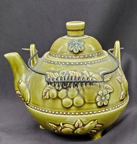 Ceramic Green in Color Tea Kettle: Ceramic Green in Color Tea Kettle