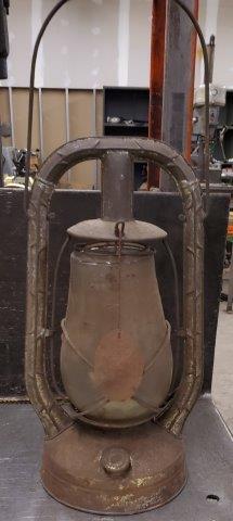 Vintage Dietz Monarch Lantern (1 of 2)