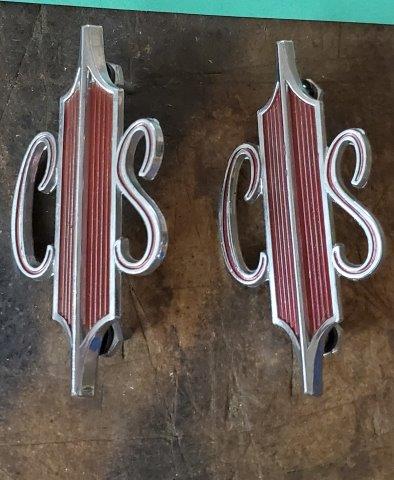Pair of Olds Cutlass 1967 & 442 "cIs" Trunk Emblem: Pair of Olds Cutlass 1967 & 442 "cIs" Trunk Emblem