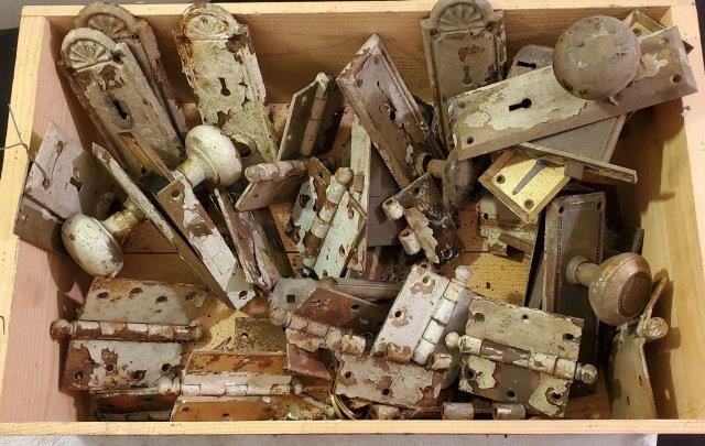 Large LOT of Door Knobs, Plates, Hinges: Large LOT of Door Knobs, Plates, Hinges