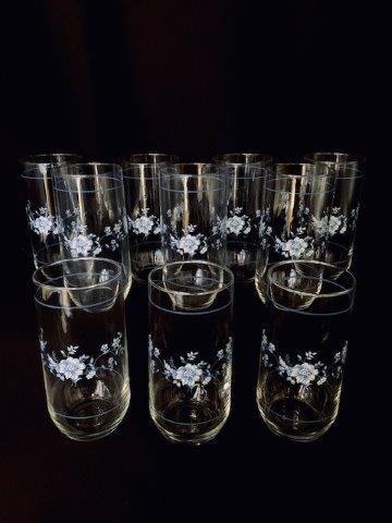 Vintage Kitchen Glassware: Kitty assortment of kitchen glasses with blue floral motif, two tumblers (4 3/4 inches tall ) and three juice glasses (3 inches tall).