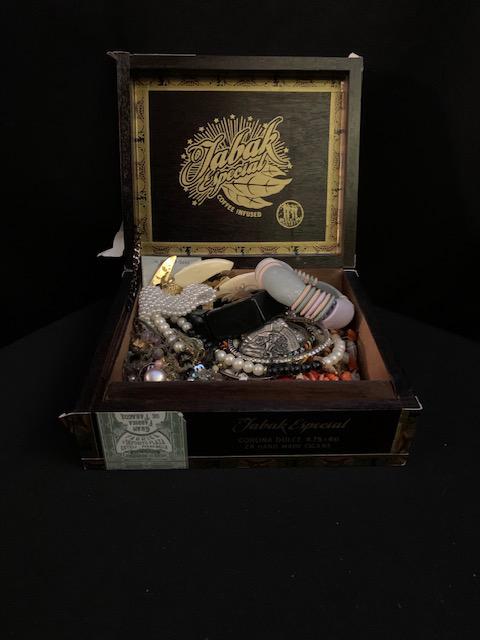 Cigar box filled with costume jewelry: Cigar box filled with costume jewelry Assorted styles colors and designs All items not inspected or tested