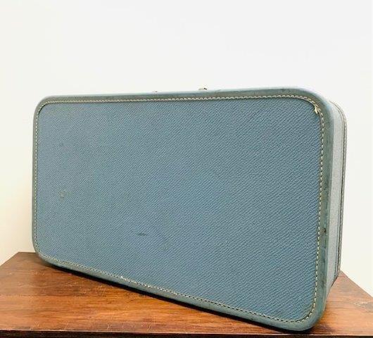Vintage US Trunk Company Suitcase: Vintage US trunk company suitcase in blue. Condition is consistent with age containing some scuff marks and interior spot from usage