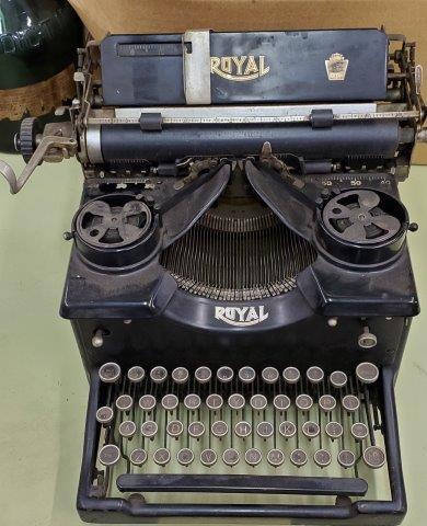 Antique Underwood Typewriter (1 of 2)