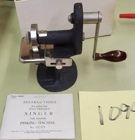 Hand Operated Singer Ball Bearing Pinking Machine (1 of 5)