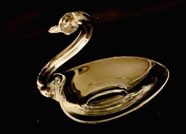 Vintage Glass Swan Candy Dish: Classic MCM Candy Dish measuring 6H x 8L x 5W.