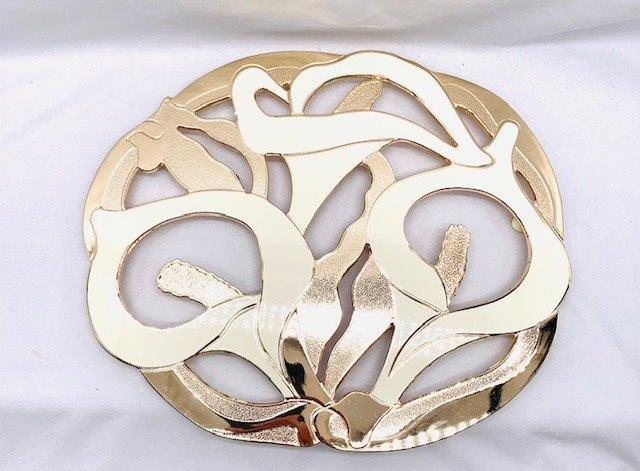 Vintage Goldstone Lily Trivet: Gorgeous vintage kitchen/serving trivet measuring 10 x 8 1/2 x 1/2