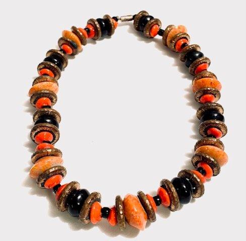 Vintage Disc Collar Necklace: Super cool Earth tone stone and bead disc necklace collar measuring 13 inches in length.